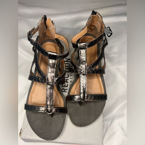NIB Kenneth Cole, gladiator sandals, Pewter size 6 - Picture 1 of 4
